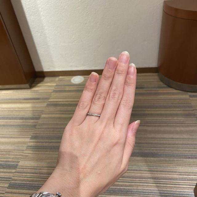 【ラザール ダイヤモンド(LAZARE DIAMOND)の口コミ】 結婚指輪をハーフエタニティで探していた中、ダイヤモンドの輝きは、他の…