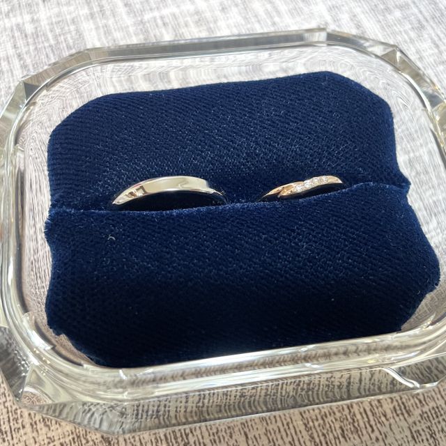 【ヴァンドーム青山(VENDOME AOYAMA)の口コミ】 結婚指輪のデザインは、試着時からウェーブで探しており、シンプルな形を…