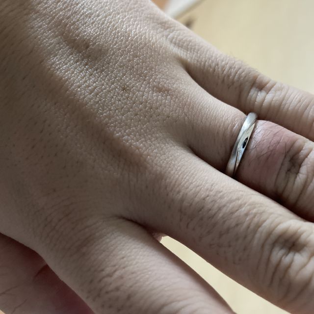 【ケイウノ ブライダル(K.UNO BRIDAL)の口コミ】 マッド加工を一部だけ用いることで落ち着いた雰囲気を出しました。
裏面は…