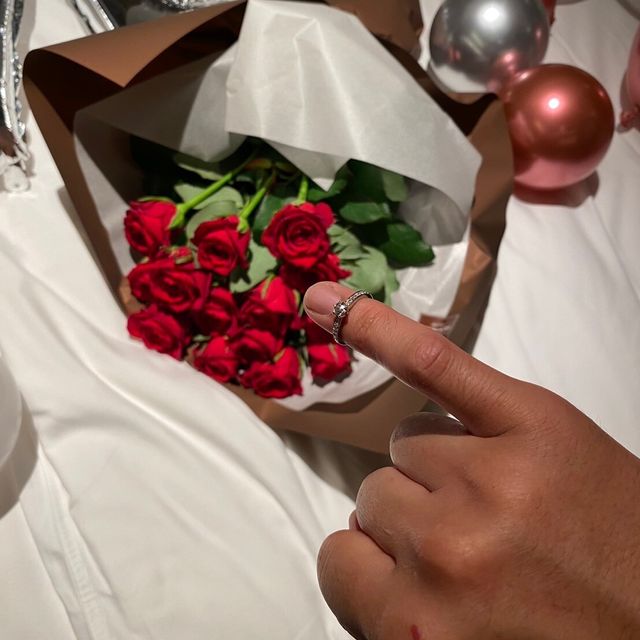 【エクセルコダイヤモンド(EXELCO DIAMOND)の口コミ】 存在感があり、メインのダイヤの周りの細かいダイヤが綺麗なので購入しま…