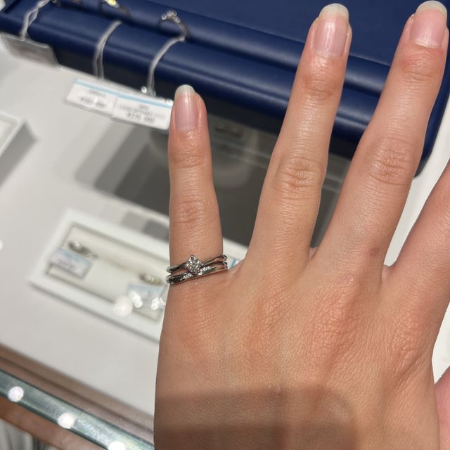 【銀座ダイヤモンドシライシの口コミ】 シンプルなデザインから指が長く見えるデザイン(v?)と色々と種類があった…