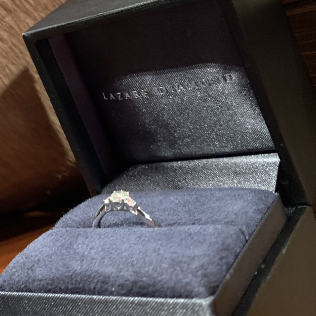 【ラザール ダイヤモンド(LAZARE DIAMOND)の口コミ】 やはり婚約指輪といえばダイヤモンドの存在感のあるものに憧れていたので…