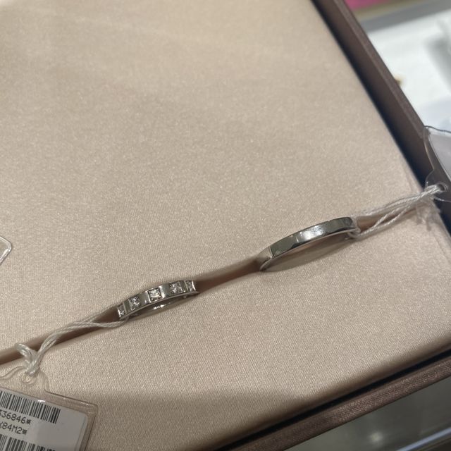 【ブルガリ(BVLGARI)の口コミ】 他と被らない個性的なデザイン。でもシンプルなデザインなので、合わせづ…