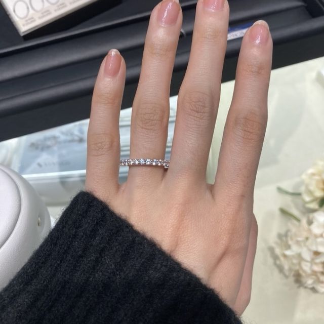 【COLANY(コラニー)の口コミ】 ダイヤモンドのエタニティリングの中でも粒が大きく幅があって存在感があ…