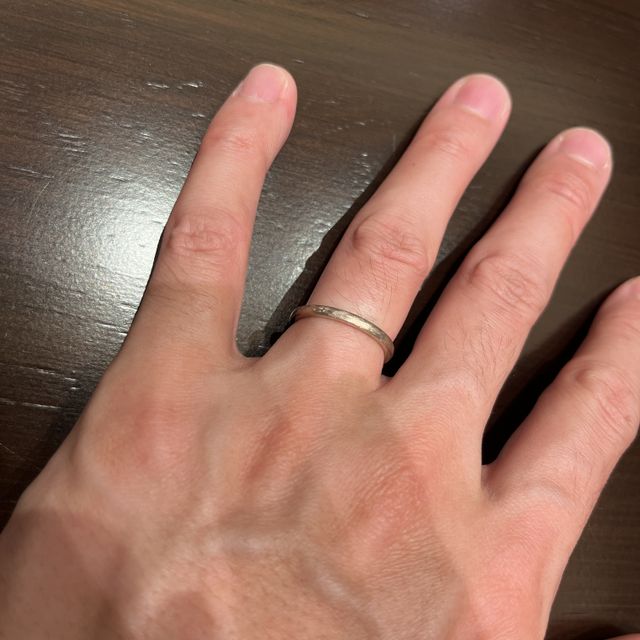 【TANZO.(鍛造指輪)の口コミ】 シンプルかつ重厚で、アイスマット加工がとてもかっこよく、素敵な仕上が…