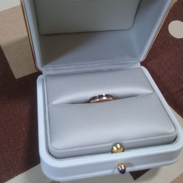 【ブシュロン(BOUCHERON)の口コミ】 一般的なマリッジリングは、シンプルなものが多く、

男性がつけるとどう…