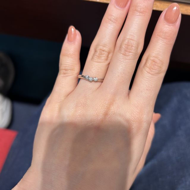 【銀座ダイヤモンドシライシの口コミ】 とにかくダイヤの輝きがすごく綺麗でした
デザイン性というよりも、ダイヤ…