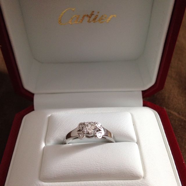 【カルティエ(Cartier)の口コミ】 目立ち過ぎずシンプルなデザインがとても気に入りました。
普段から身につ…