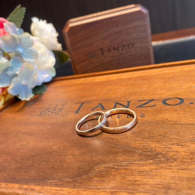 【TANZO.(鍛造指輪)の口コミ】 デザインを最初から考えさせてもらってマットな部分と鏡面の部分を分けさ…
