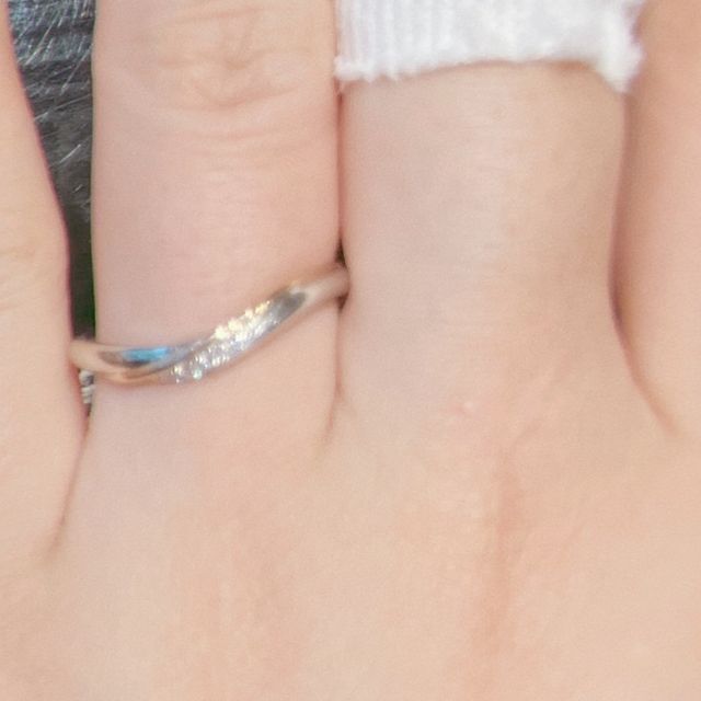 【ケイウノ ブライダル(K.UNO BRIDAL)の口コミ】 ウェーブのデザイン、ダイヤモンドは少なめでシンプルめのもの、流線的な…