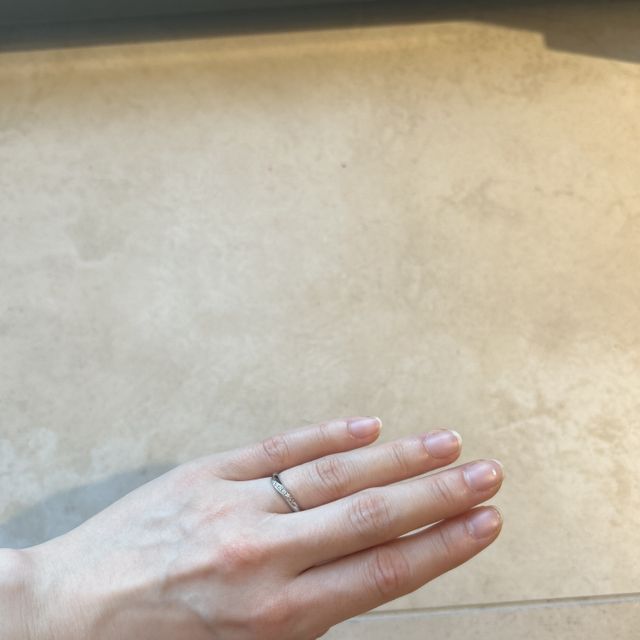 【アイプリモ(I-PRIMO)の口コミ】 指が綺麗に見えるウェーブタイプの指輪です。私は水かきがかなり深いタイ…