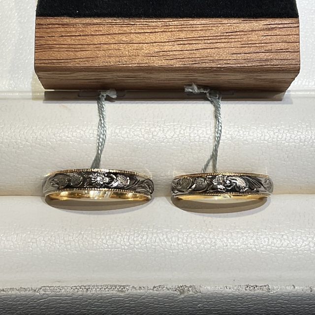 【Makana(マカナ)の口コミ】 お花と波のデザインがとても可愛いです。ゴールドとシルバーの二色使いで…