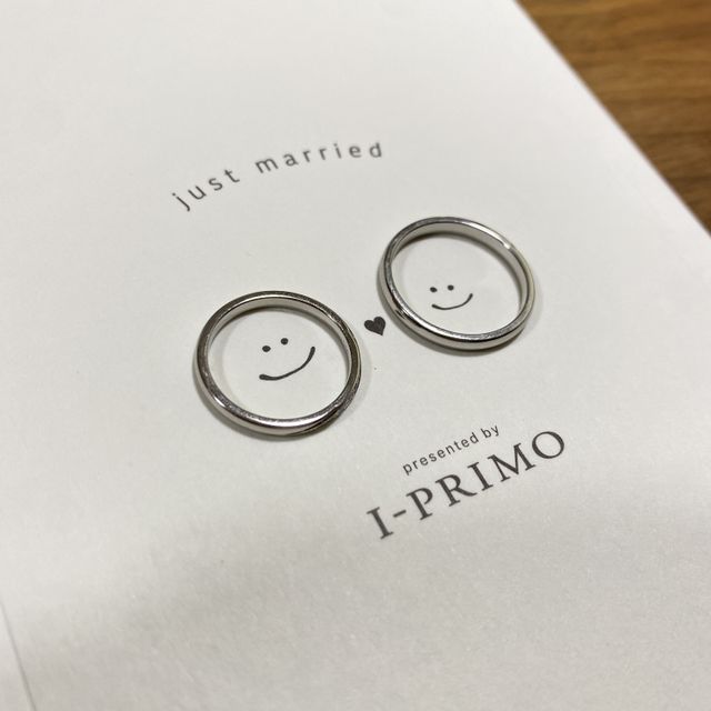 【アイプリモ(I-PRIMO)の口コミ】 指輪が斜めに傾くタイプの指ですが、斜めにラインが入っているので指が綺…