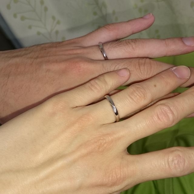 【銀座ダイヤモンドシライシの口コミ】 日常生活でも目立ち過ぎず、私の両親がしているようなシンプルなものがい…