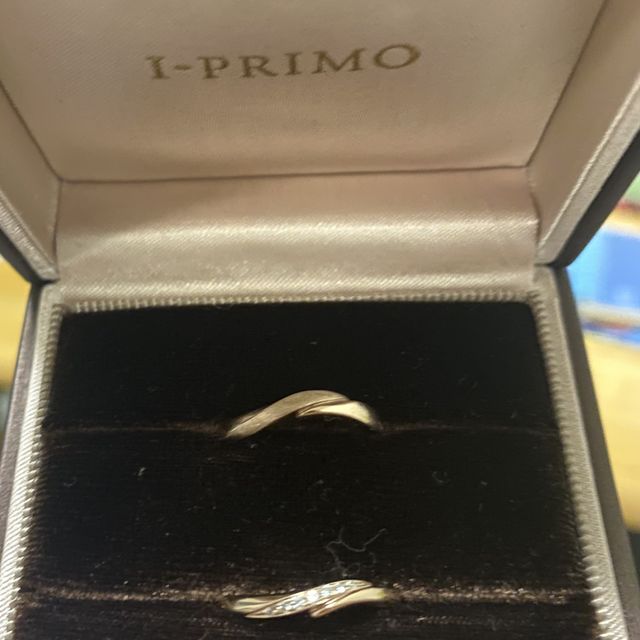 【アイプリモ(I-PRIMO)の口コミ】 まずは、色とデザインがとても好みでした。
小さなダイヤが7つ綺麗に輝い…