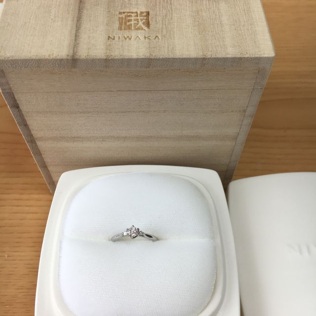 【俄(にわか)の口コミ】 シンプルなデザインで上品なところ、飽きが来ず付けやすそうなところが気…