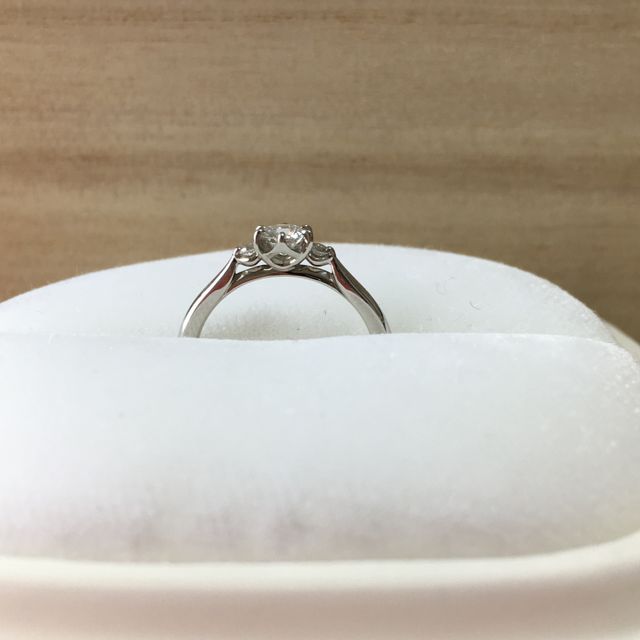 【俄(にわか)の口コミ】 シンプルなデザインで上品なところ、飽きが来ず付けやすそうなところが気…