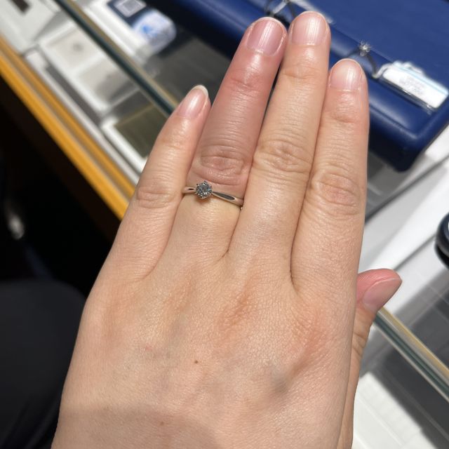 【銀座ダイヤモンドシライシの口コミ】 ダイヤモンドのランクを丁寧に教えていただき、土台をどの形にするか、い…