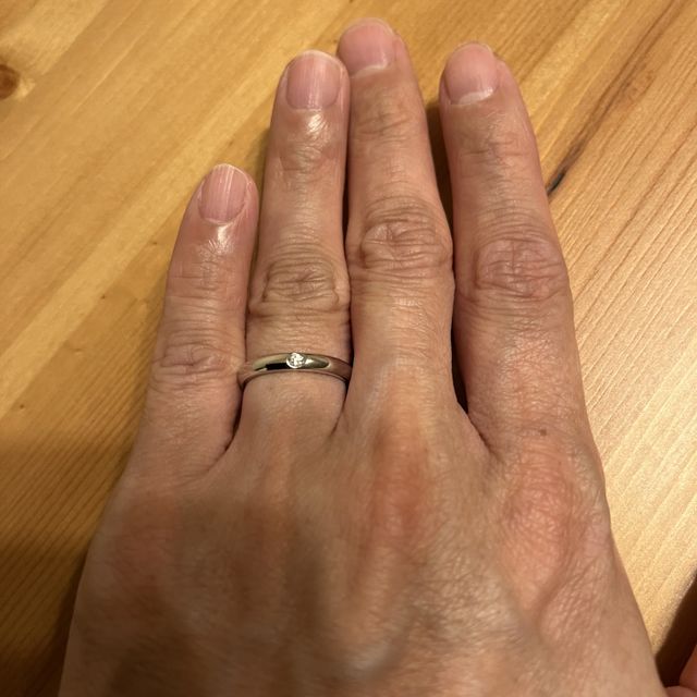 【ハリー・ウィンストン(Harry Winston)の口コミ】 指輪のデザインとしては、一粒ダイヤモンドが輝くシンプルなデザインとな…