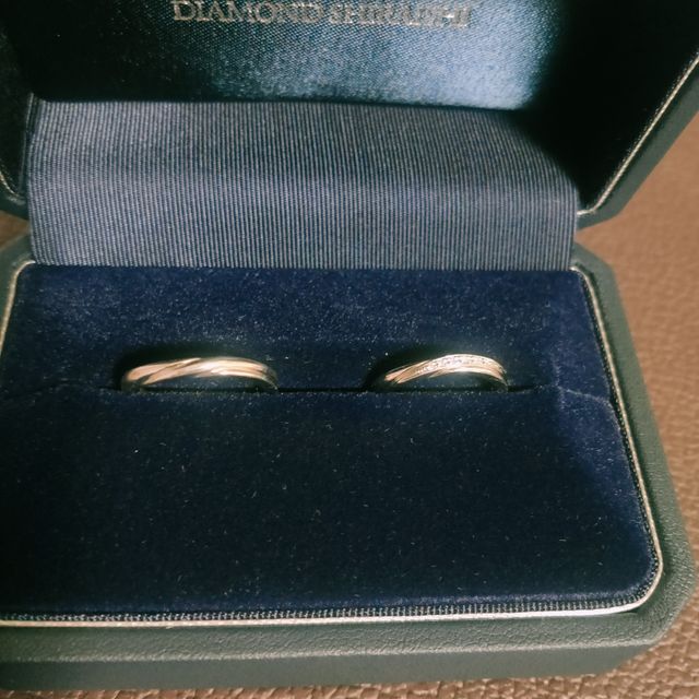 【銀座ダイヤモンドシライシの口コミ】 指輪を見る前はストレートのデザイン希望だったが、実際に試着させていた…
