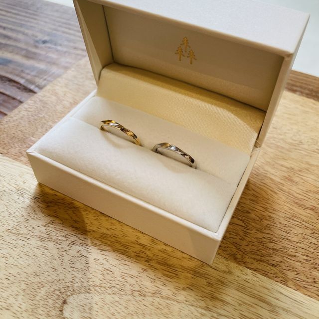 【THREE TREES(スリーツリーズ)の口コミ】 シンプルさと二人の好きを詰め込んだデザインにしました！
お店で買うとデ…