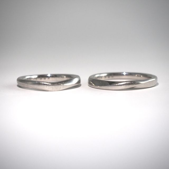 【4℃ BRIDAL(ヨンドシーブライダル)の口コミ】 指輪のデザインは私が一目惚れしたシンプルなデザインです。婚約指輪はダ…