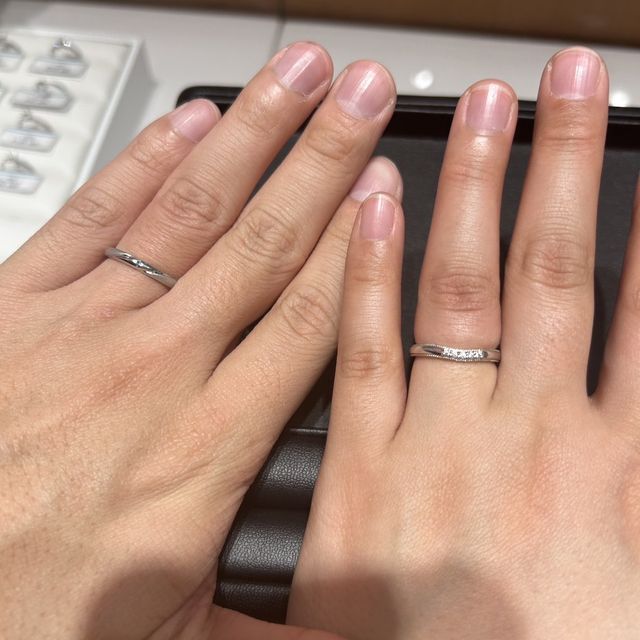 【エクセルコダイヤモンド(EXELCO DIAMOND)の口コミ】 他のお店にはないようなデザインでした。ダイヤが並んでいてとてもキレイ…