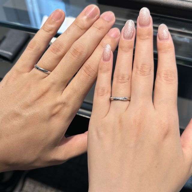 【エクセルコダイヤモンド(EXELCO DIAMOND)の口コミ】 パヴェタイプの婚約指輪とセットで付けられる指輪を探していました。
元々…