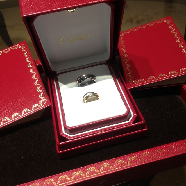 【カルティエ(Cartier)の口コミ】 私も夫も仕事の関係上結婚指輪はつけられないので、休日につけれるオシャ…