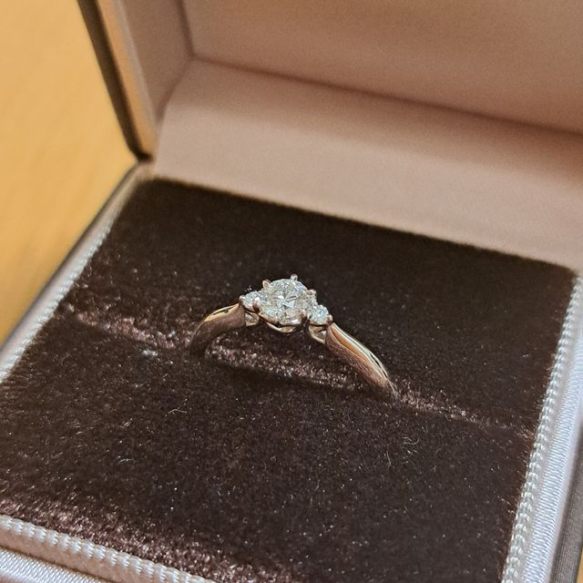 【アイプリモ(I-PRIMO)の口コミ】 指輪のデザインが個性的でかわいらしいので選びました。
彼と２人で行った…