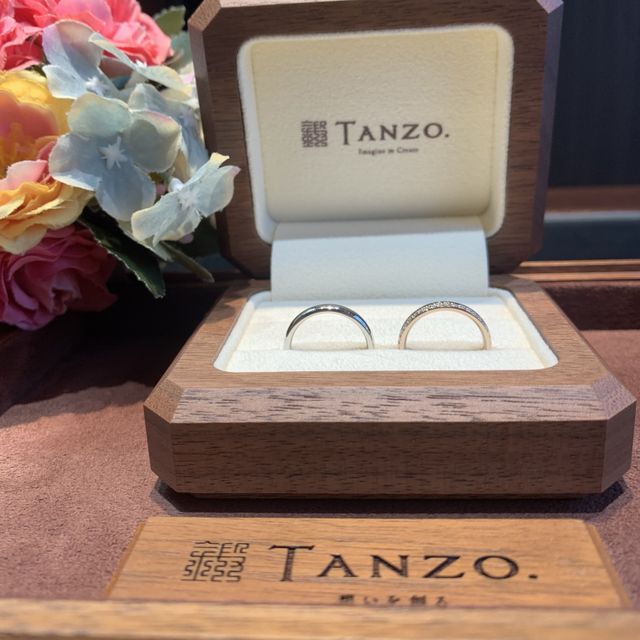 【TANZO.(鍛造指輪)の口コミ】 妻はデザインをフルオーダーでこだわり
指輪に付けるダイヤは、顕微鏡で1…