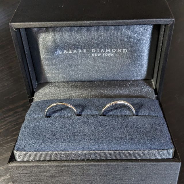 【ラザール ダイヤモンド(LAZARE DIAMOND)の口コミ】 角が丸く指に食い込んだりしていても、着けていて異物感がないので心地よ…