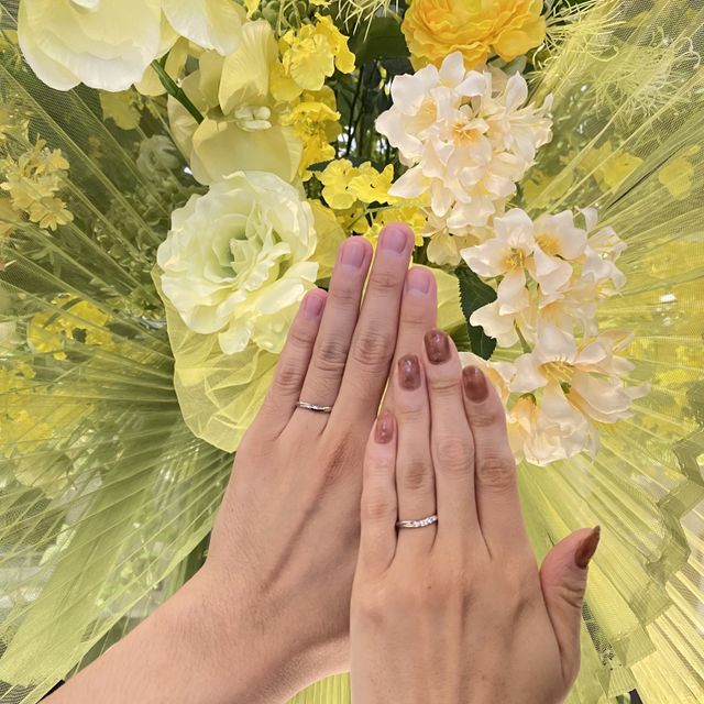 【ROYAL ASSCHER(ロイヤル・アッシャー)の口コミ】 流れるようなデザインでダイヤが埋め込まれているデザインに一目惚れしま…