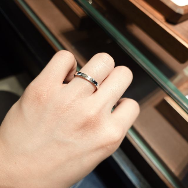 【TANZO.(鍛造指輪)の口コミ】 鍛造製法で作られた結婚指輪は、その圧倒的な耐久性と高品質な仕上がりで…