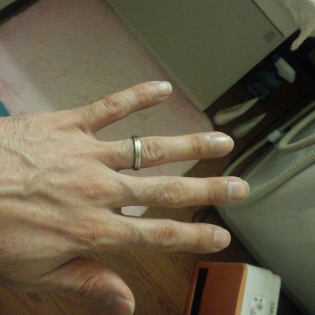 【N.Y.NIWAKA(ニューヨークニワカ)の口コミ】 シンプルな指輪を選んだ事でとんな服装にも合わせやすいという事と結婚指…