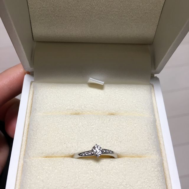 【TASAKI(タサキ)の口コミ】 他の指輪と比べてつけ心地が良くて、するするっと指に入ります。指にフィ…