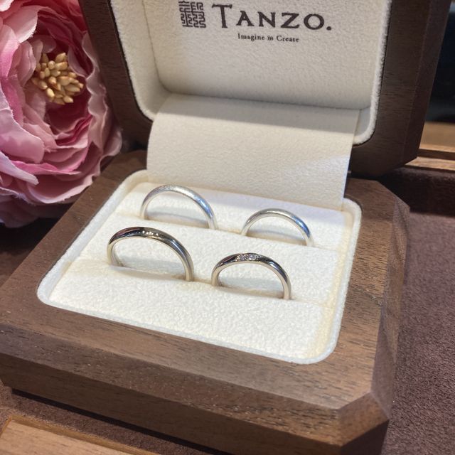 【TANZO.(鍛造指輪)の口コミ】 コーラルゴールドのS字ウェーブの指輪です。表面は周りをマット加工にして…