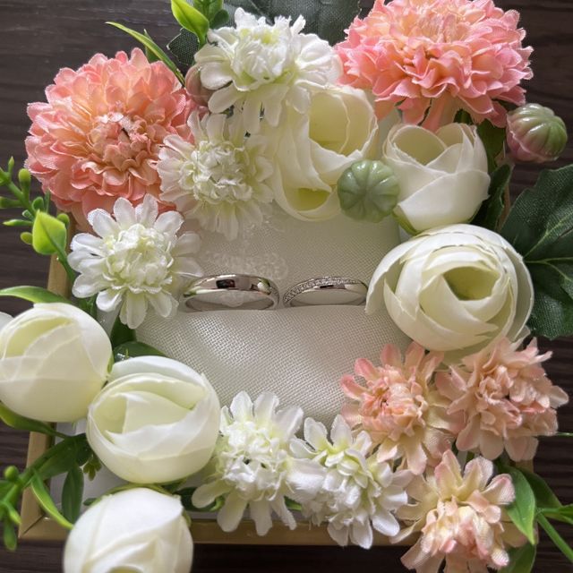 【LUCIE(ルシエ)の口コミ】 ダイヤが斜めに入っていて、キラキラしていてとってもきれいな指輪。旦那…