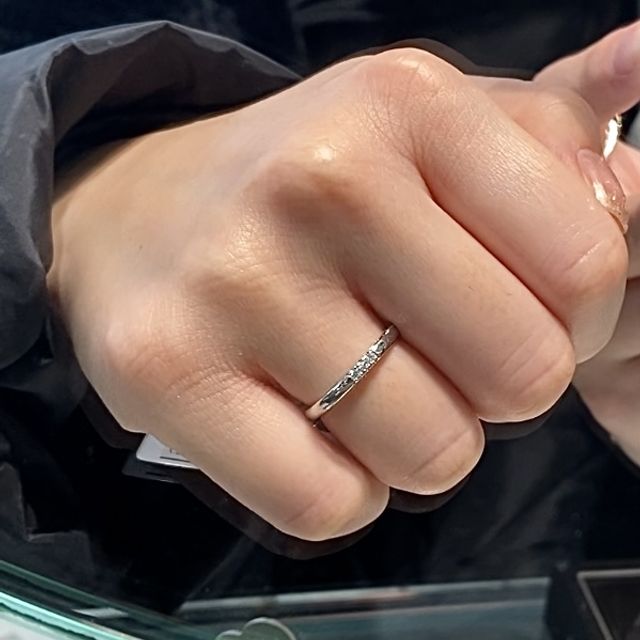 【アイプリモ(I-PRIMO)の口コミ】 数あるデザインの中で、ダイヤモンドがあしらわれている、かつ、３連５連…