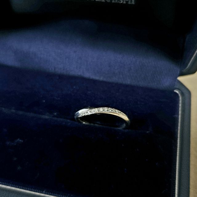 【銀座ダイヤモンドシライシの口コミ】 関節が太く指は細いのでくるくる回ってしまってもある程度違和感がない形…