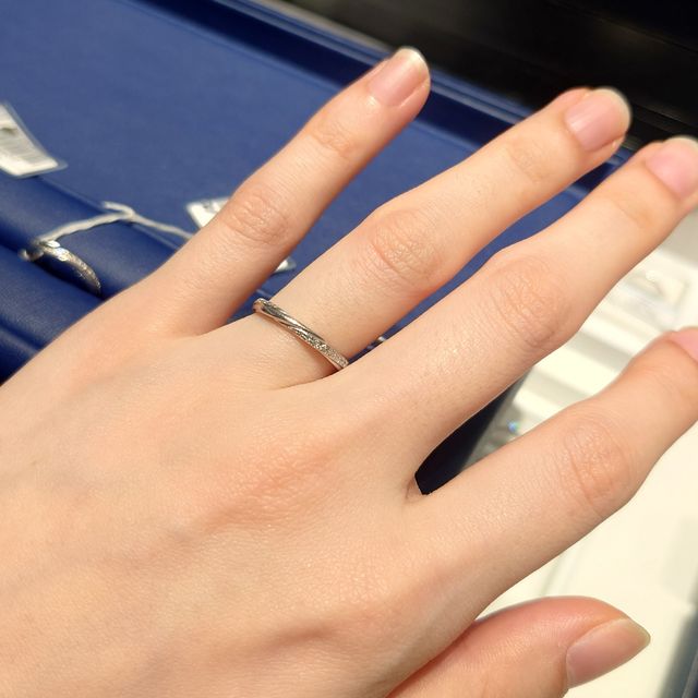 【銀座ダイヤモンドシライシの口コミ】 関節が太く、指輪がクルクル回りがちなのが気になったので回っても違和感…