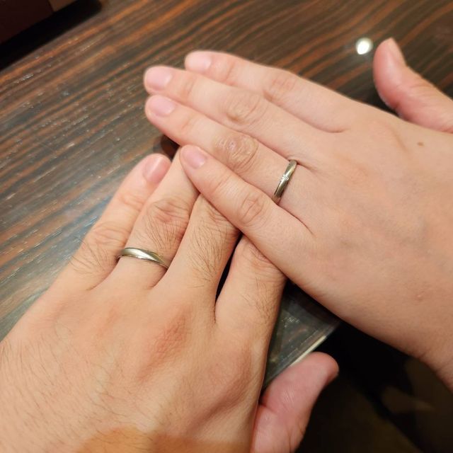 【FISCHER(フィッシャー)の口コミ】 初めはダイヤがたくさん並んだ斜め模様の指輪を希望していましたが、店員…