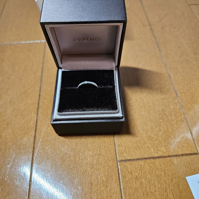 【アイプリモ(I-PRIMO)の口コミ】 つけ心地が非常によかった。
デザインがシンプルでダイヤの輝きも強くなり…