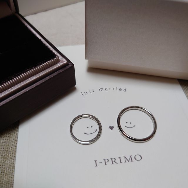 【アイプリモ(I-PRIMO)の口コミ】 婚約指輪のシグナとぴったり重なるところが気に入りました。こんなにぴっ…
