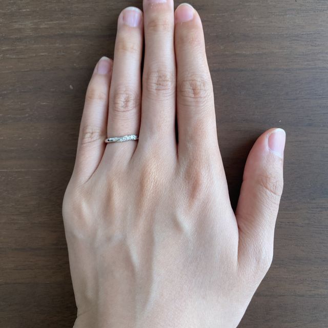 【銀座ダイヤモンドシライシの口コミ】 指輪のダイヤモンドが手の角度を変える度にキラキラしていて、ダイヤの存…