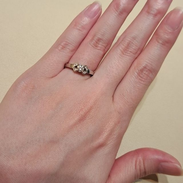 【カルティエ(Cartier)の口コミ】 バレリーナは、真ん中のダイヤモンドの四方にもダイヤをあしらったデザイ…