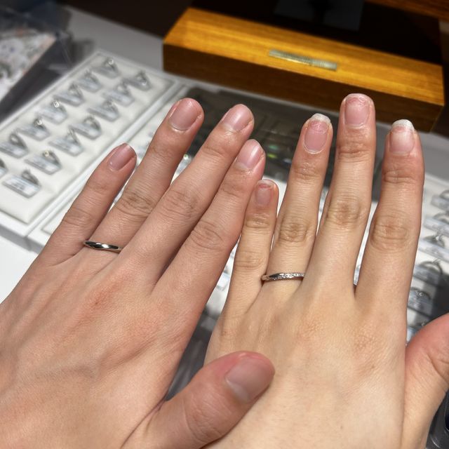 【銀座ダイヤモンドシライシの口コミ】 デザインはウェーブで、シンプルで目立ちすぎないけど、ちゃんとダイヤモ…
