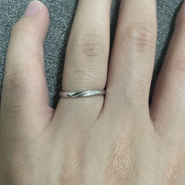 【アイプリモ(I-PRIMO)の口コミ】 さまざまな指輪を試着してかなり迷いはしたのですが、今回選んだユリシー…