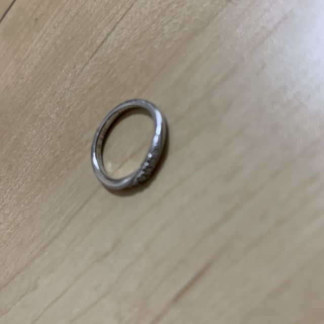 【銀座ダイヤモンドシライシの口コミ】 シンプルかつ、ダイアモンドがキラキラしていてとても綺麗だし、なんと言…