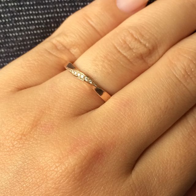 【TOMOE(トモエ)の口コミ】 メレダイヤのリングを探していて、こういった捻ったデザインのものはたく…